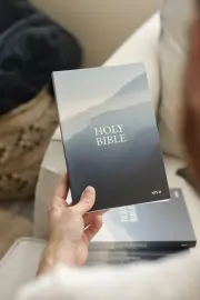 NIV Outreach Bible